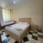 125 Тирана