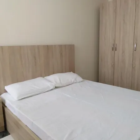 아파트 125 티라나