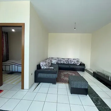 아파트 125 티라나